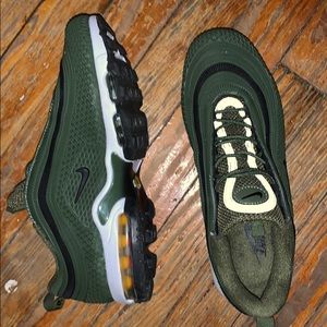 Green Air maxes ( men size )
